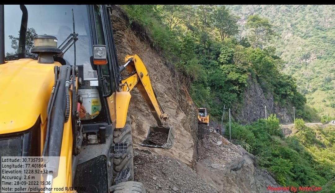 sirmaur news 19 roads closed due to  landslides in  sirmaur district  on wed.28 sept.2022