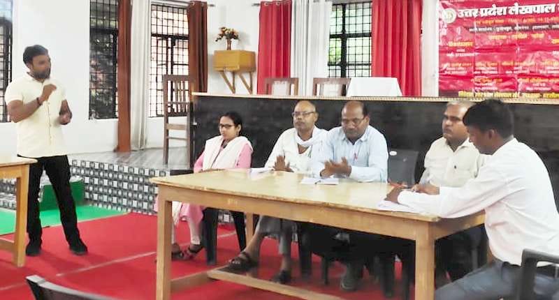 Mahoba: Angry accountants blew the trumpet of the movement after being made BLO