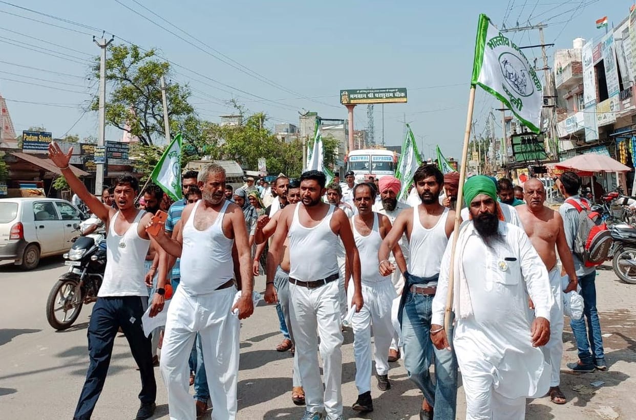 Farmers take to streets semi-naked, demand compensation for rain-damaged crops