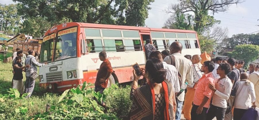 uncontrolled bus diverted beside road