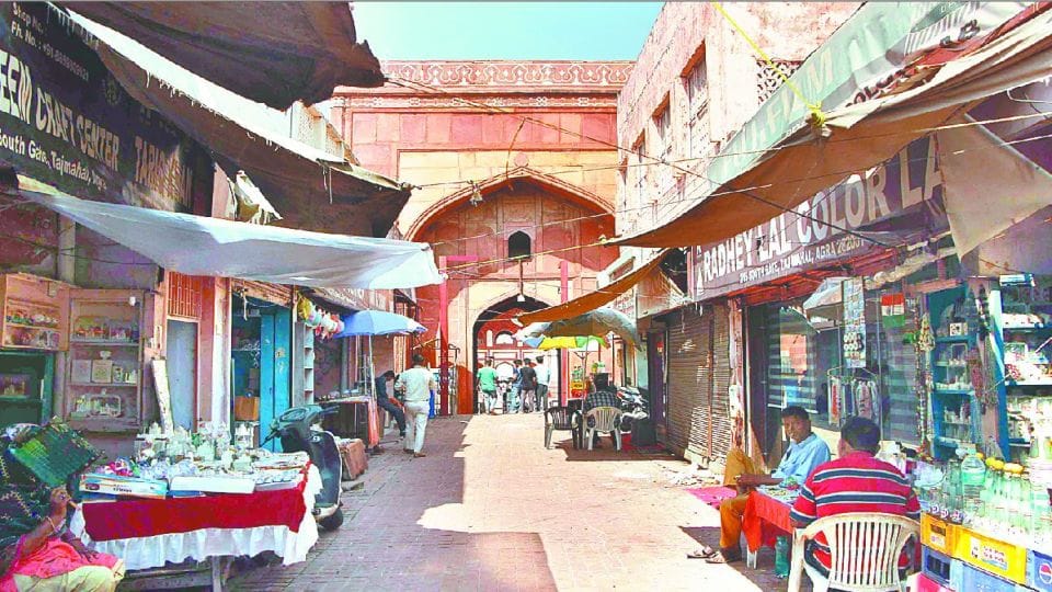 people met the commissioner over Tajganj issue in Agra
