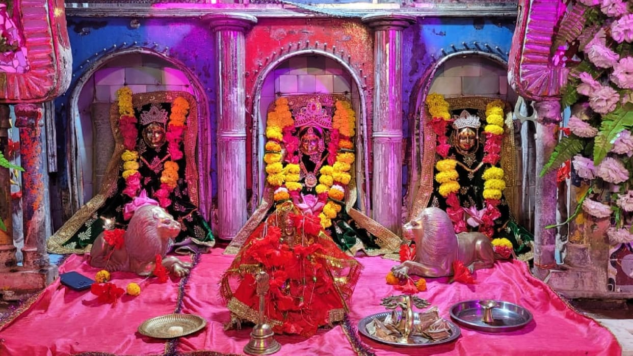 Navratri 2022 Kul Devi of Hazari family has been sitting in Damoh for 400 years statue was brought from Kanpur