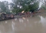 मिर्जापुर क्षेत्र के इस्लामनगर गांव के पास पहुंचा बाढ़ का पानी। संवाद