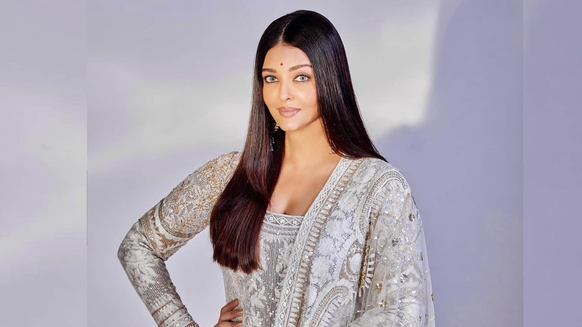 Photos Of The Day Monalisa killer look mrunal thakur akshara singh pics today celebrity update in 10 pictures