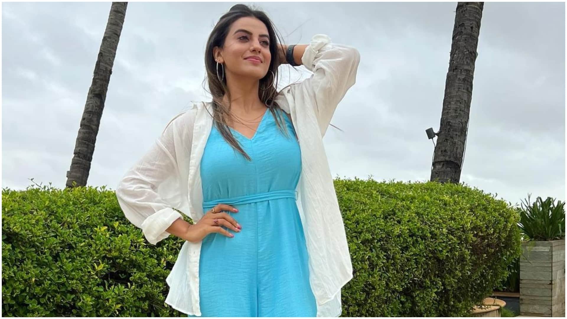 Bhojpuri actress Akshara Singh brutally trolled for taking devi look after mms leak in new song