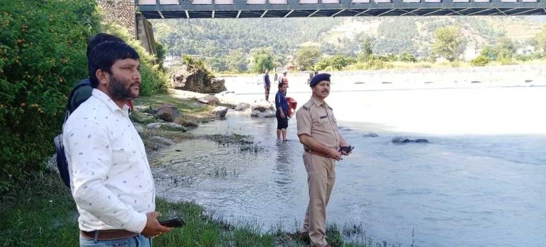Minor Jumed Into Sary, Missing Rescue Operations