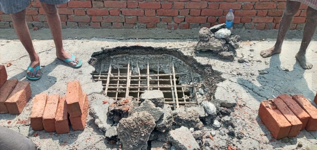 hole in ugrasen setu