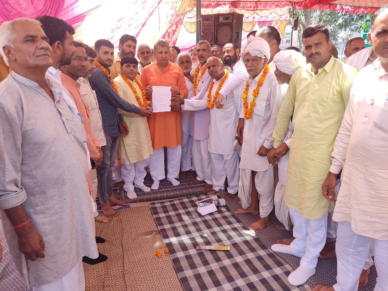 Barhda municipality case: 5,000 affidavits submitted to MP who reached dharna site