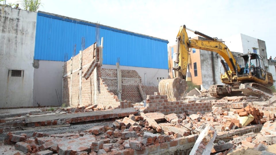 Indore: 15 houses built on government land demolished