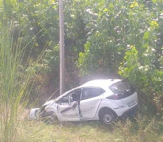 Pradhan's car, returning with certificate, fell into a ditch, death of a supporter