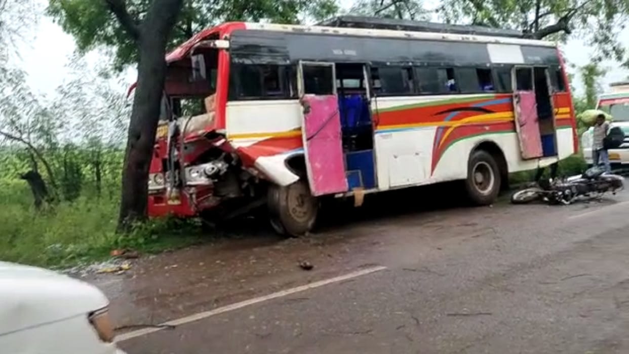 bike-riding three friends were killed due to collision with bus in chhattisgath durg