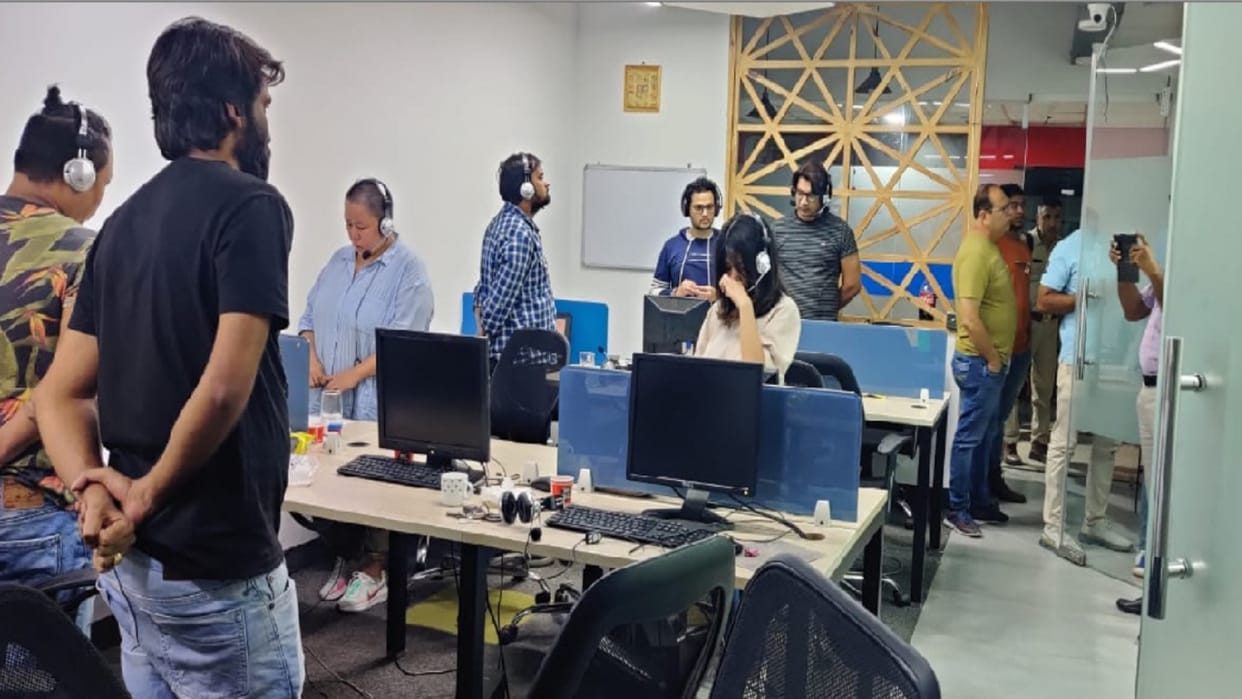Fake call center busted Cheating was done in the name of giving grants from Americans