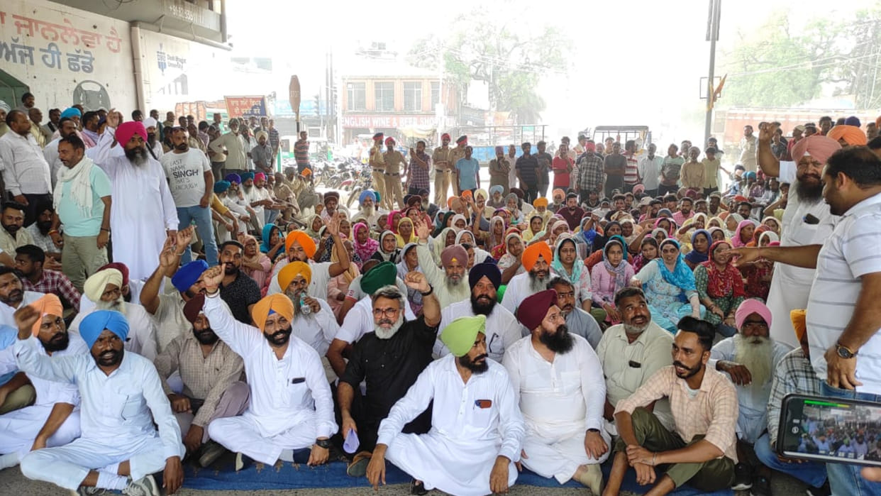 Panchayat Union Punjab staged a sit-in at Gobindgarh in connection with the death of the sarpanch