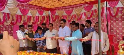 हाथरस : गांव सुल्तानपुर में कबड्डी टूर्नामेंट का शुभारंभ करते ब्लॉक प्रमुख रामकिशन। संवाद