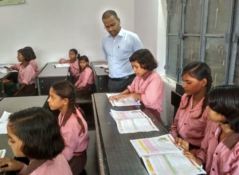 Hathras: More number of girl students were absent, DM expressed displeasure