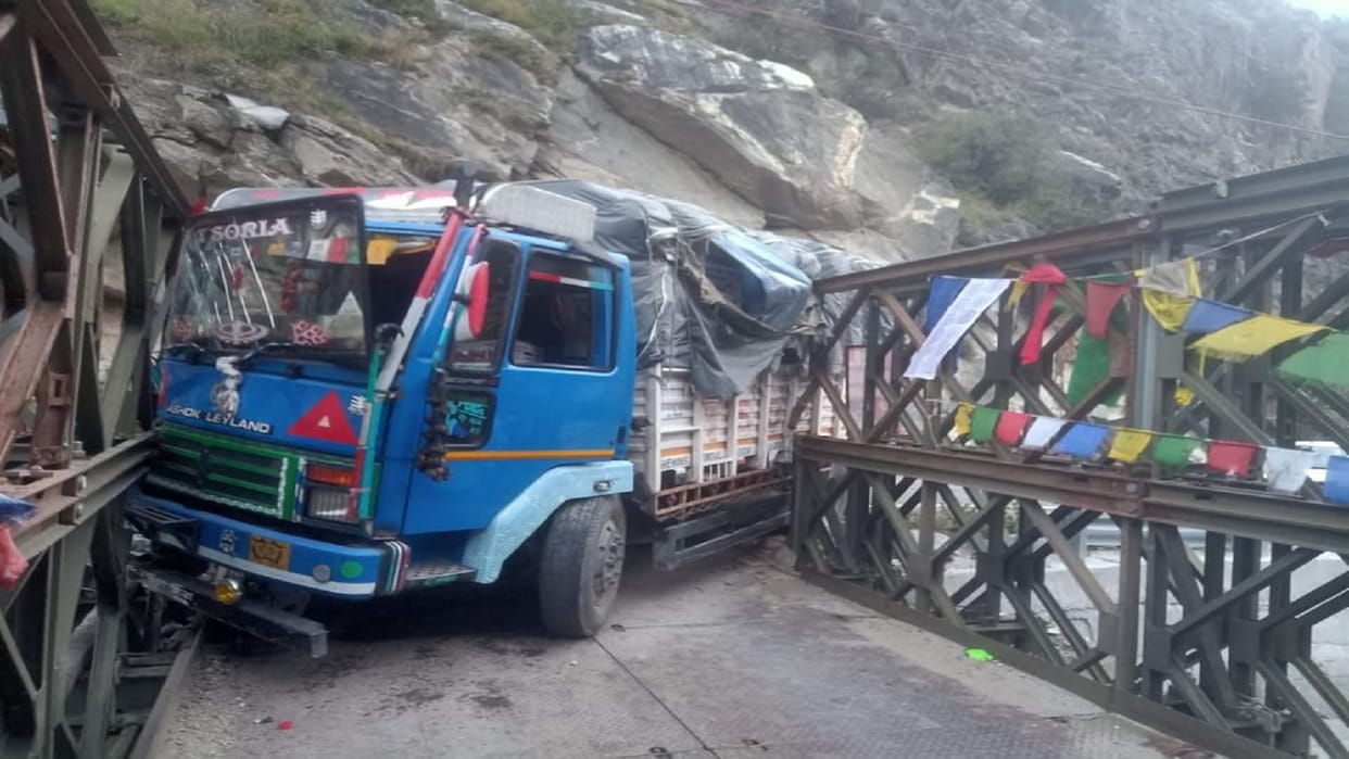 Truck collided with bridge on National Highway in Kinnaur