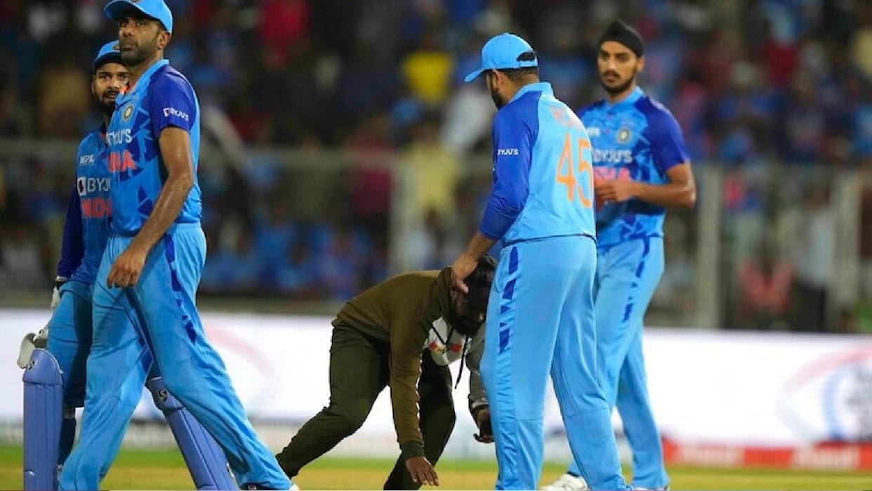 Fan breaks security in IND vs SA 1st T20 Match at Thiruvananthapuram touches Rohit Sharma feet