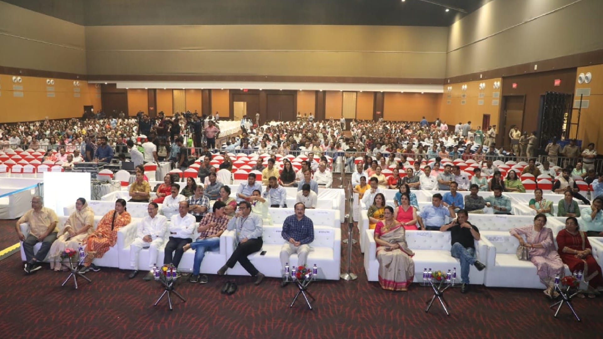 National Lata Mangeshkar Award ceremony indore Three celebrities of the film world got