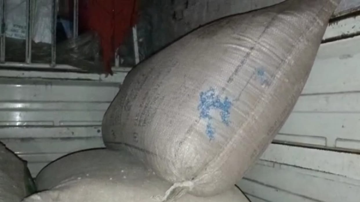 Caught a canter full of 187 quintal ration rice