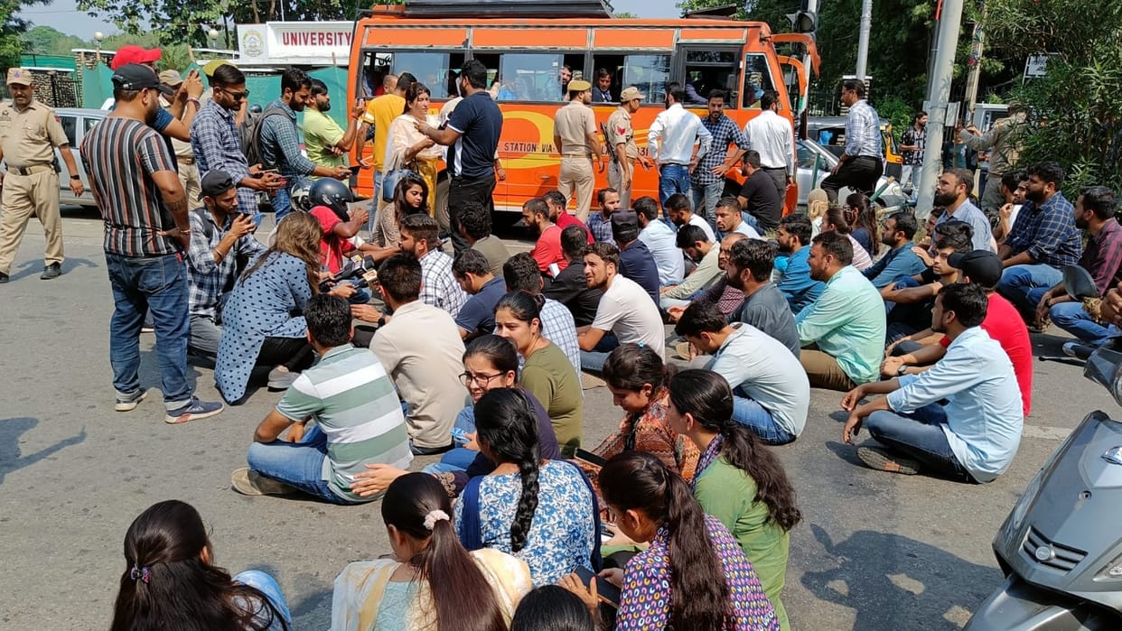 Jammu University Students and scholars protest blocked road