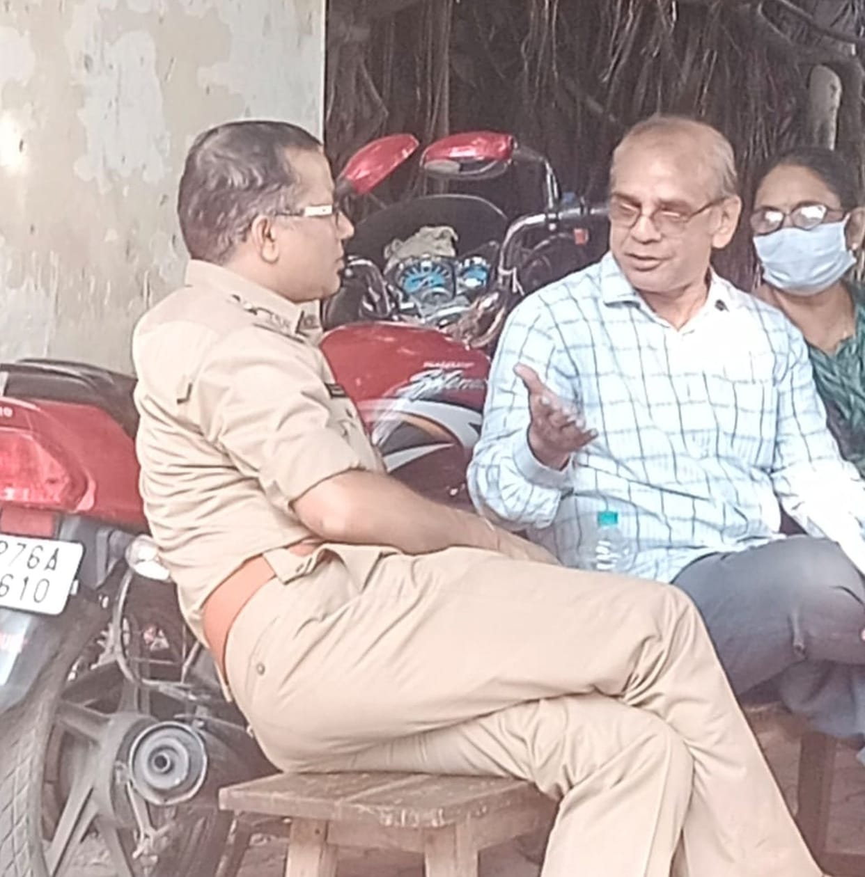 73 ??? ?? ??? ?The then Deputy Commissioner arrested for embezzlement of 73 lakhs