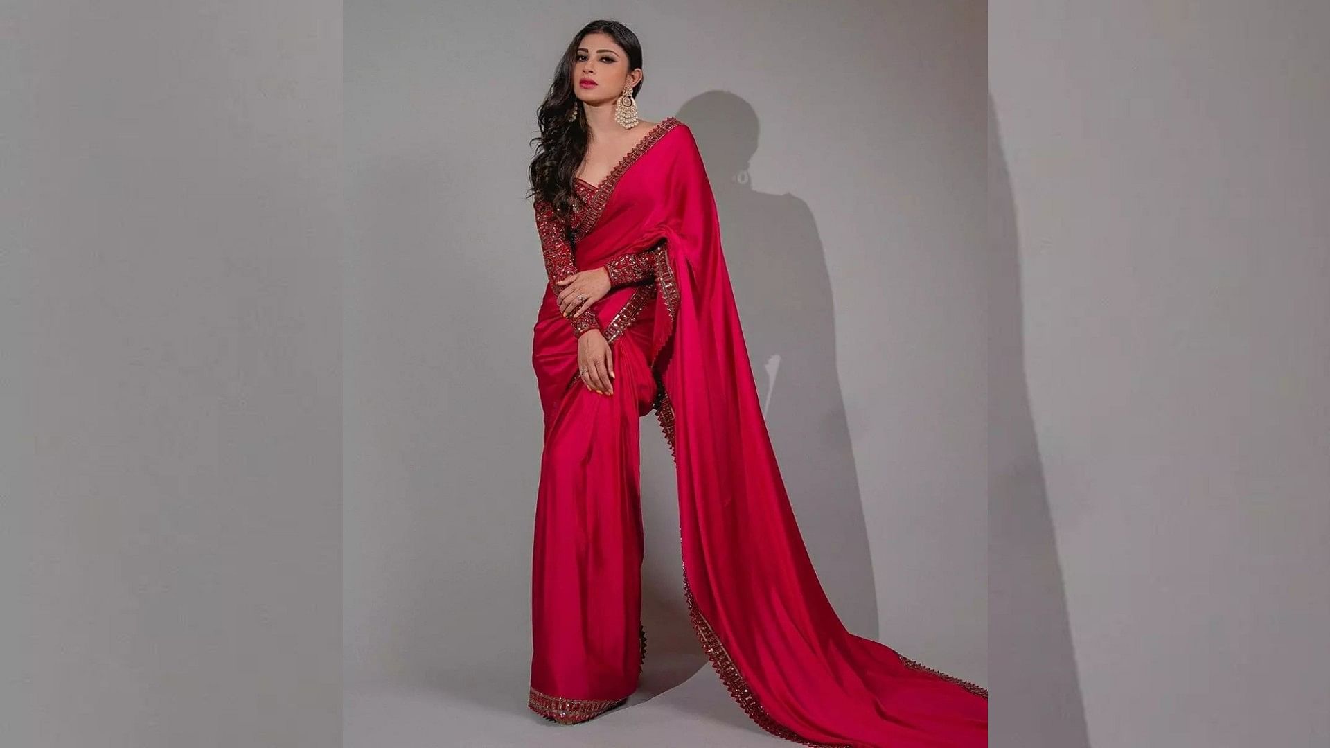 Karwa Chauth 2020: इस बार पहने बनारसी साड़ी, बॉलीवुड एक्ट्रेस से लें Ideas  - these banarasi sarees are perfect on karva chauth-mobile