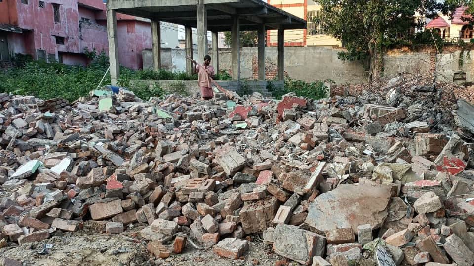 Bulldozer landed on office evacuated from Samajwadi Party in Mainpuri