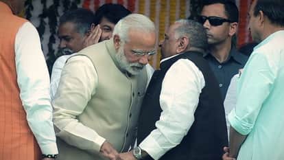 मुलायम सिंह यादव और पीएम नरेंद्र मोदी