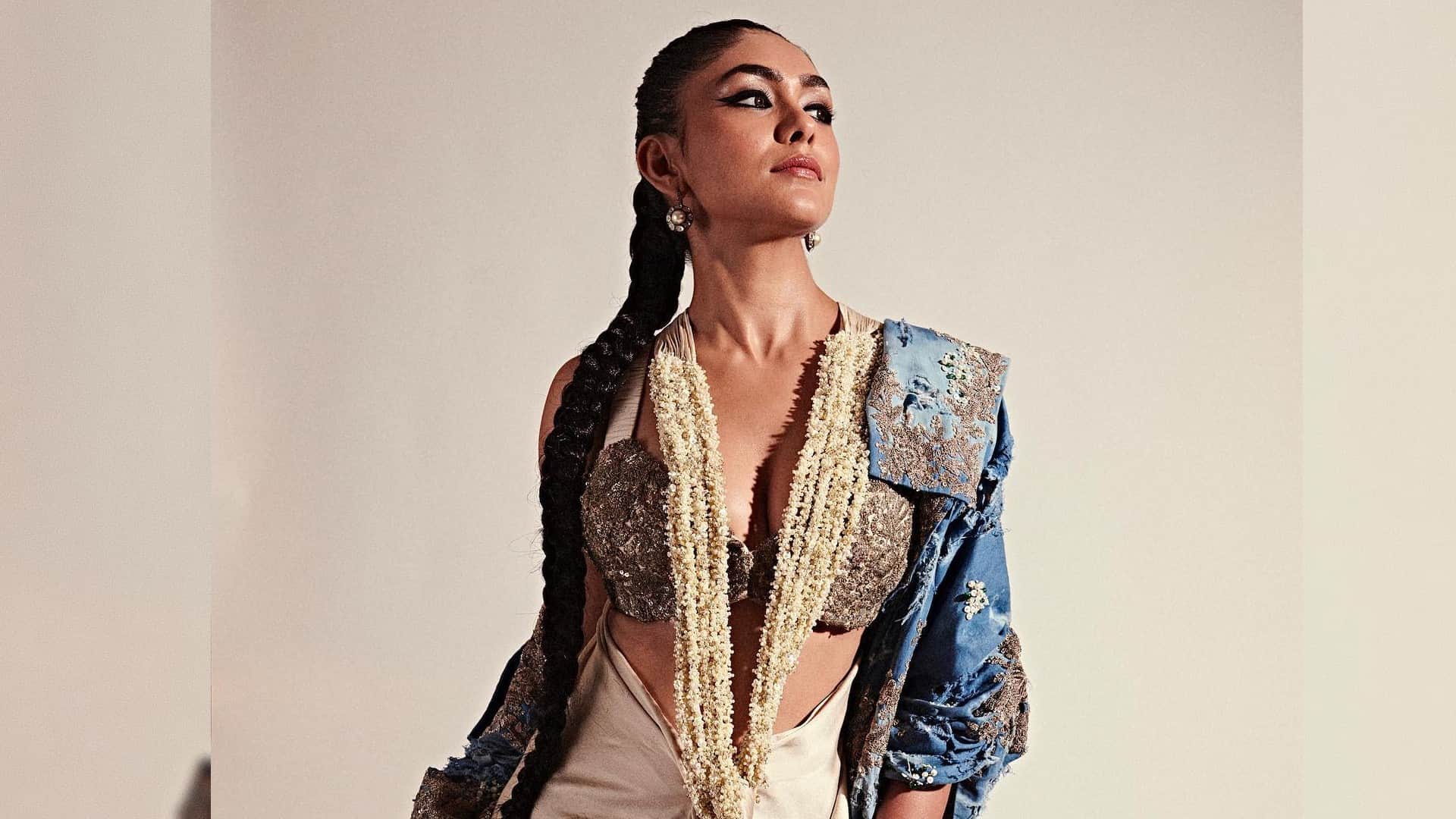 Photos Of The Day Monalisa killer look mrunal thakur akshara singh pics today celebrity update in 10 pictures