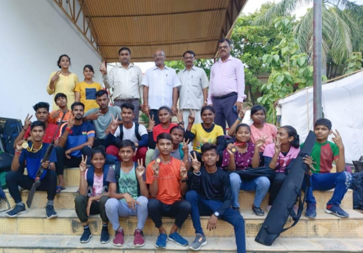 Eklakh and Anushka won gold in rifle shooting