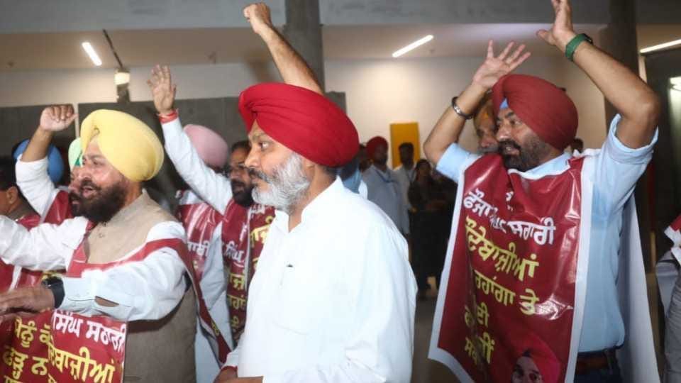 Huge uproar in Punjab Assembly on second day of special session