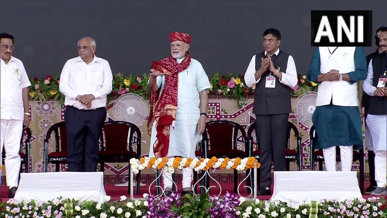 Gujarat: Prime Minister Narendra Modi inaugurated various development projects in Bhavnagar Slams Congress