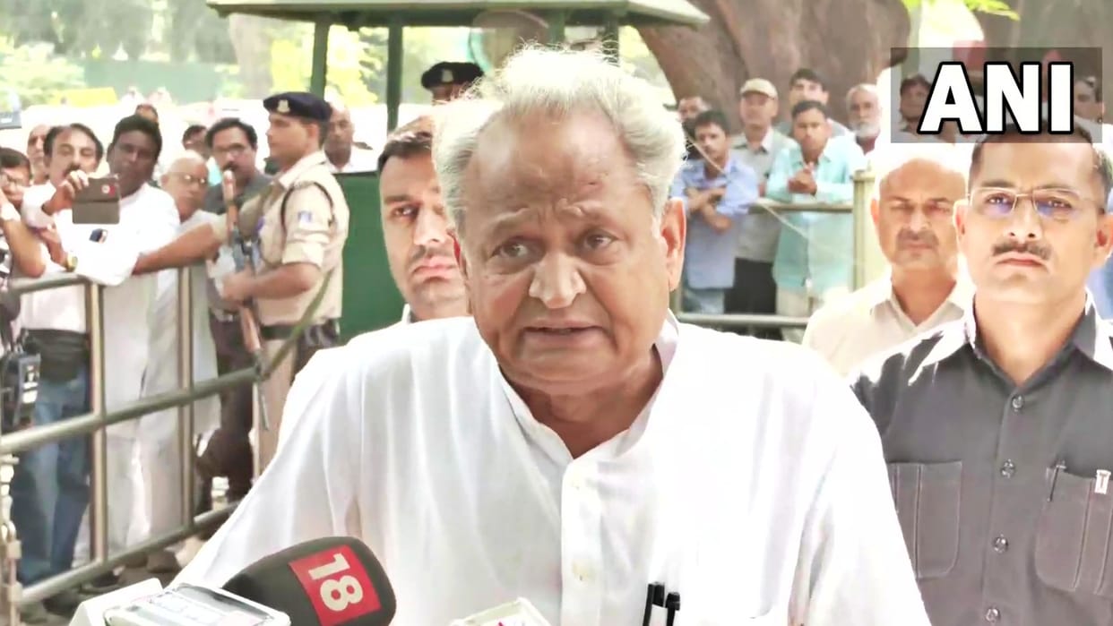 Rajasthan CM Ashok Gehlot to attend Mulayam Singh Yadav's funeral