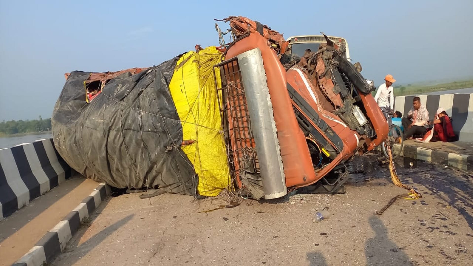 horrific road accident in lakhimpur kheri Collision between truck and private bus on Sharda bridge