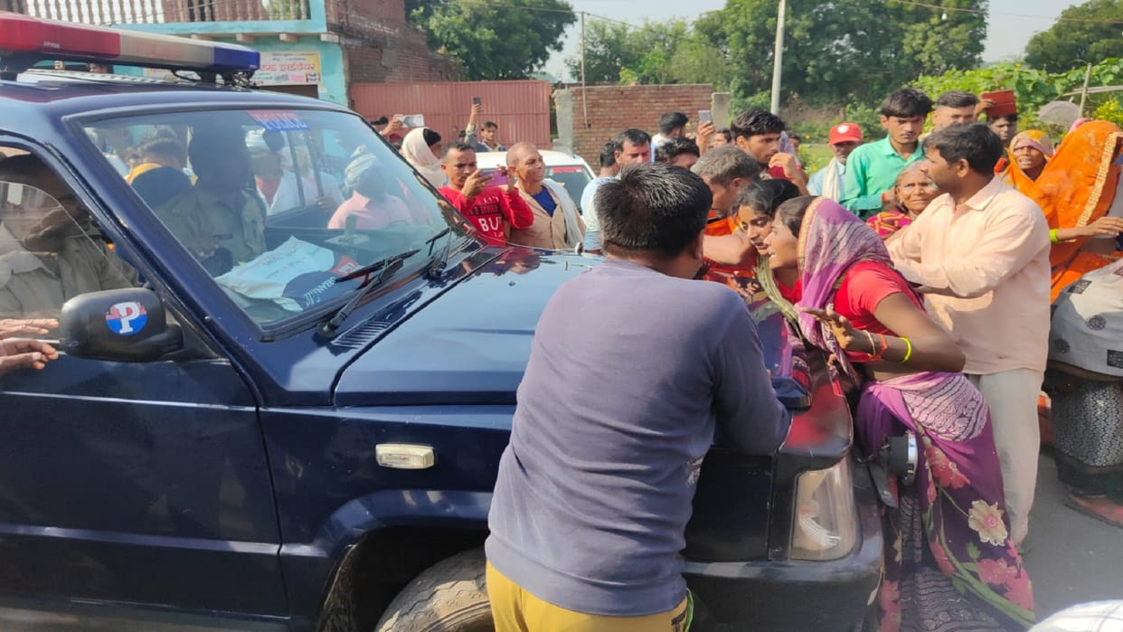 Truck colided with tractor trolly one died another injured in Aligarh