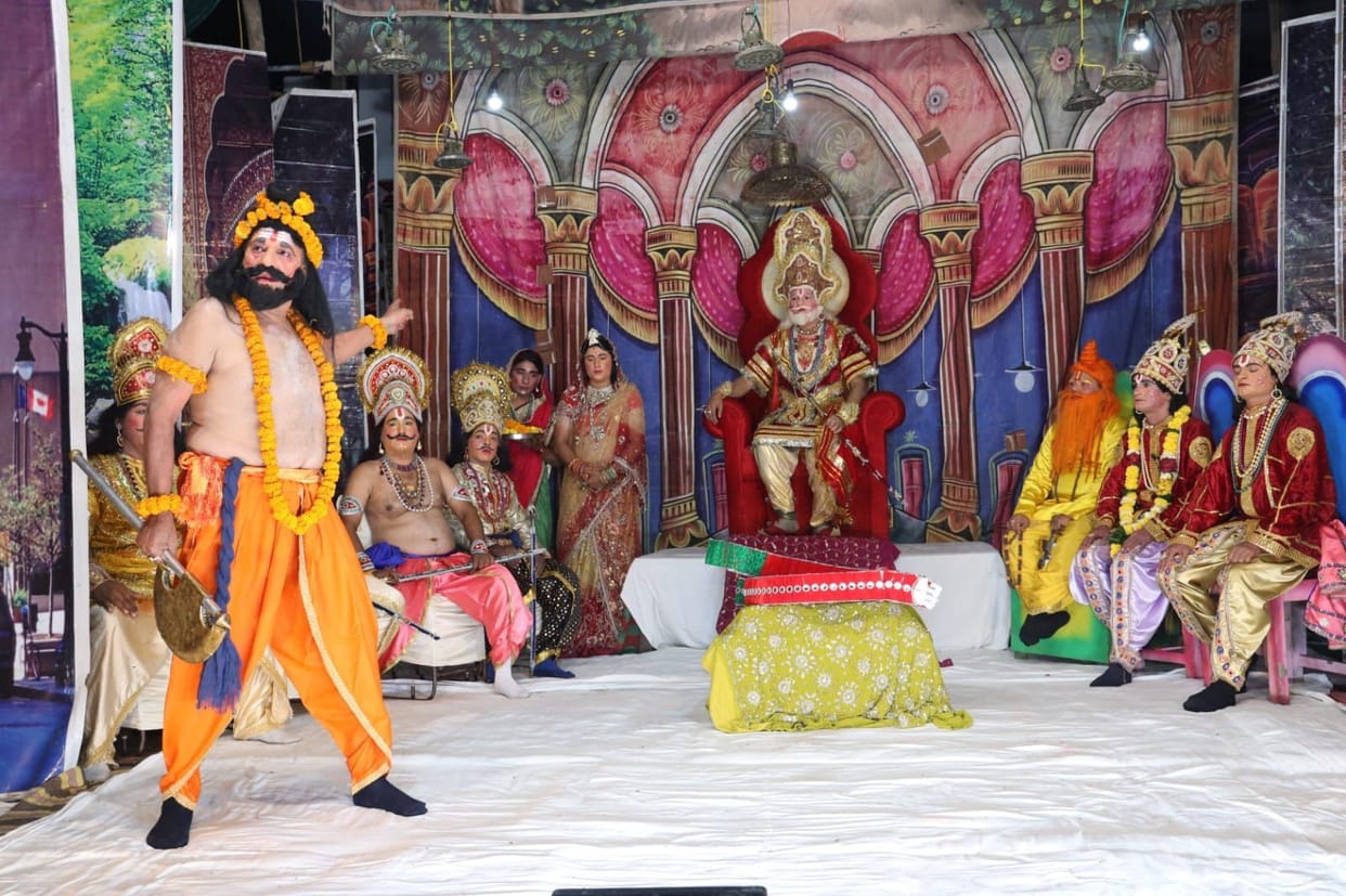Praised the ideals of Lord Shri Ram at three places through staging
