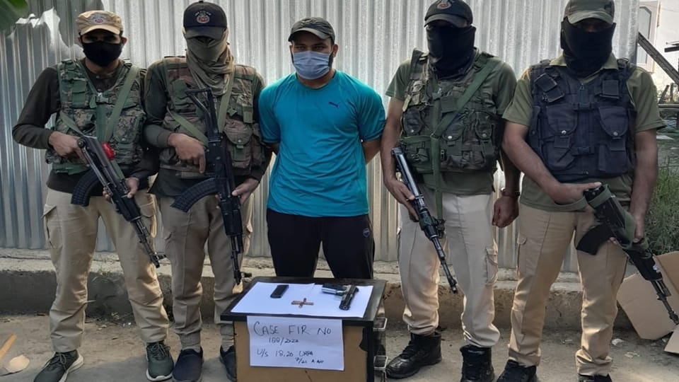 terrorist held in Srinagar Palpora arm and ammunition recovered