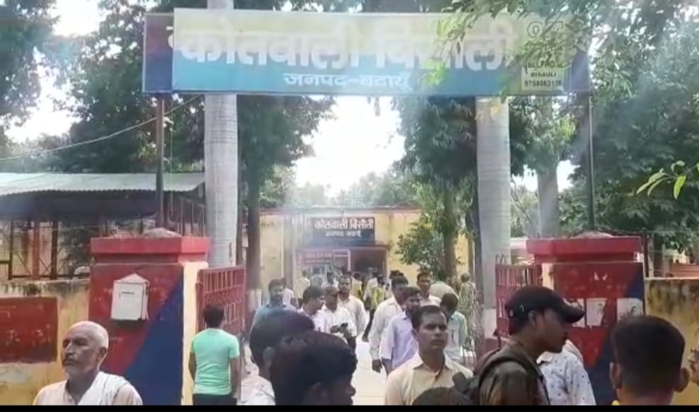 Agriculture department and revenue workers clashed in Tehsil