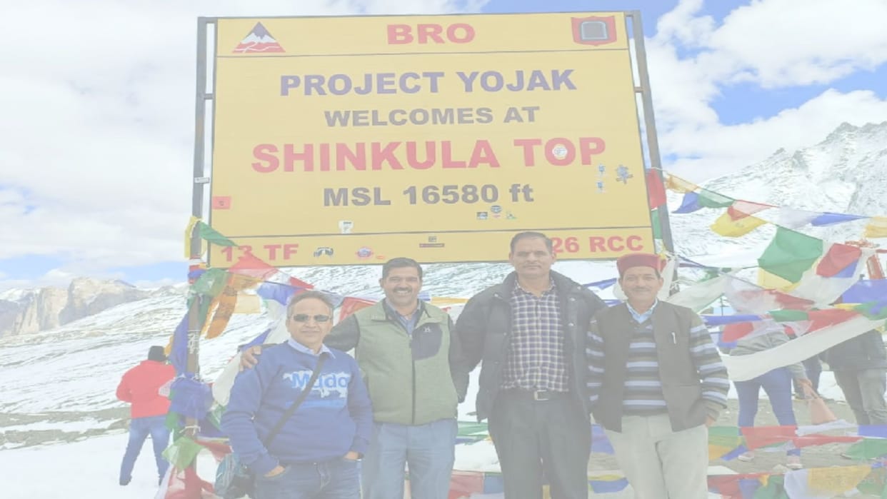 Tourists will travel in a bus from Manali to Shinkula Pass in Ladakh