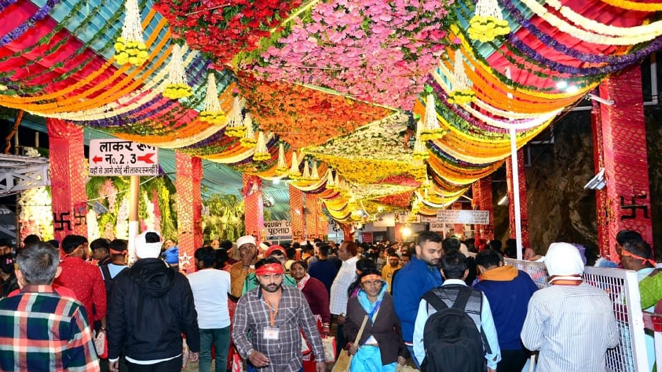 Vaishno Devi Yatra: Within four days 1.5 lakh devotees reached bhawan