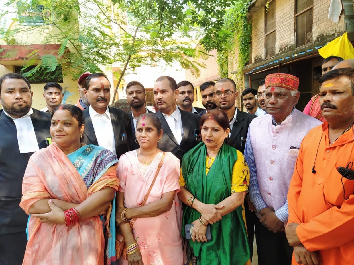 Gyanvapi Case new twist in Adi Vishweshwar case four women filed an application in varanasi district judge