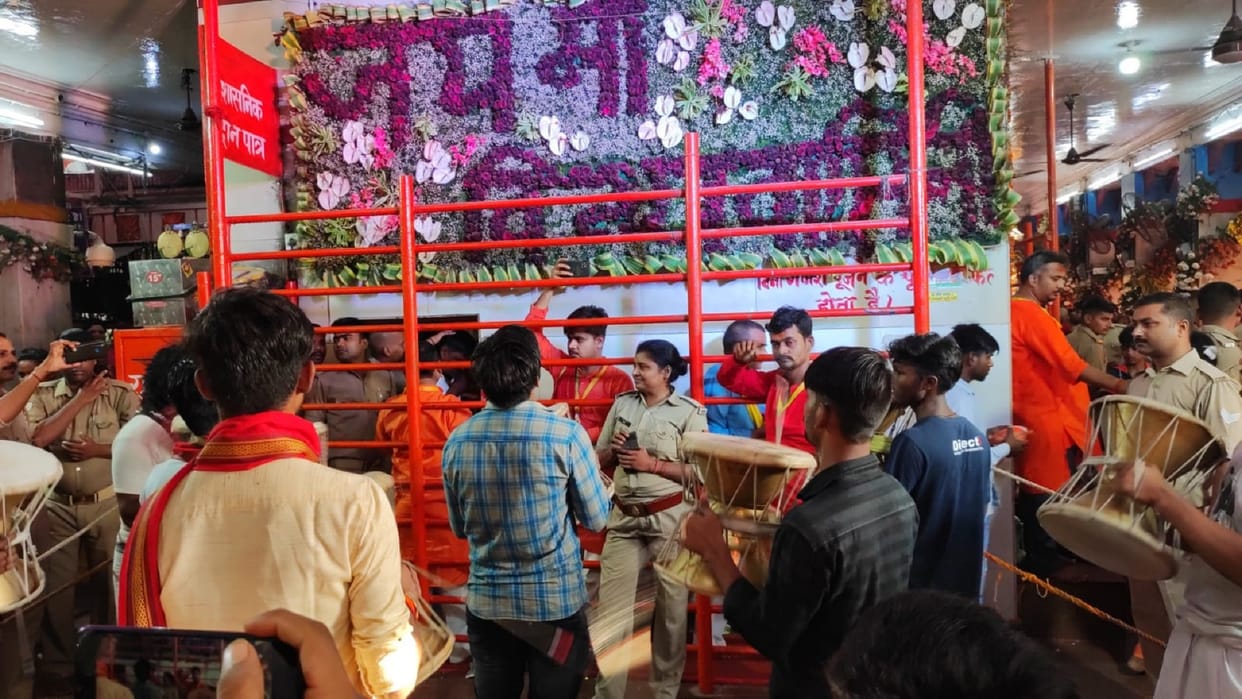 See Photos Vindhyavasini Dham After Mangala Aarti a crowd of devotees gathered for the darshan