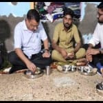 विक्रम दत्तानी के घर डिनर करते हुए दिल्ली के सीएम अरविंद केजरीवाल।