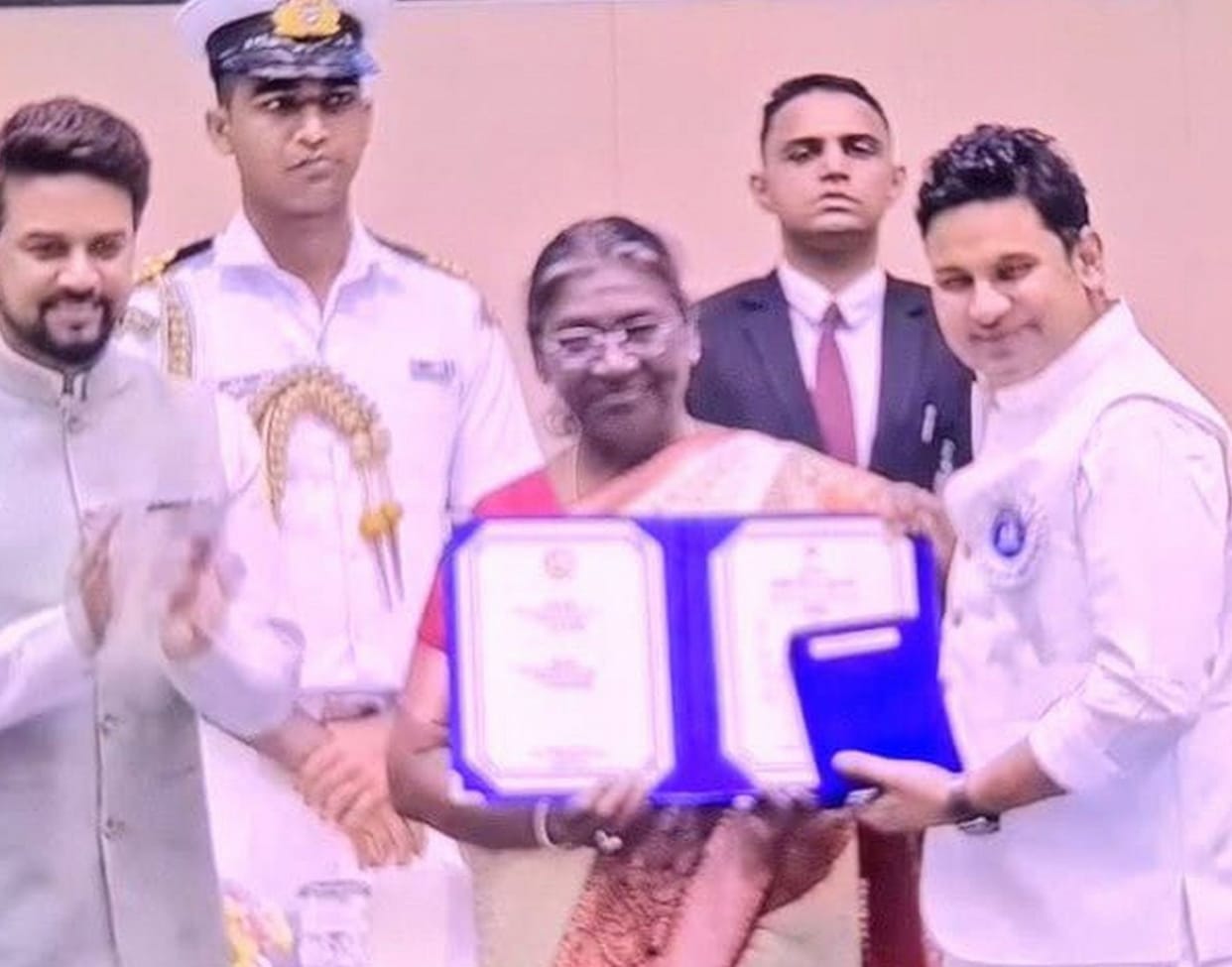 Manoj muntashir has been awarded with national film award at delhi