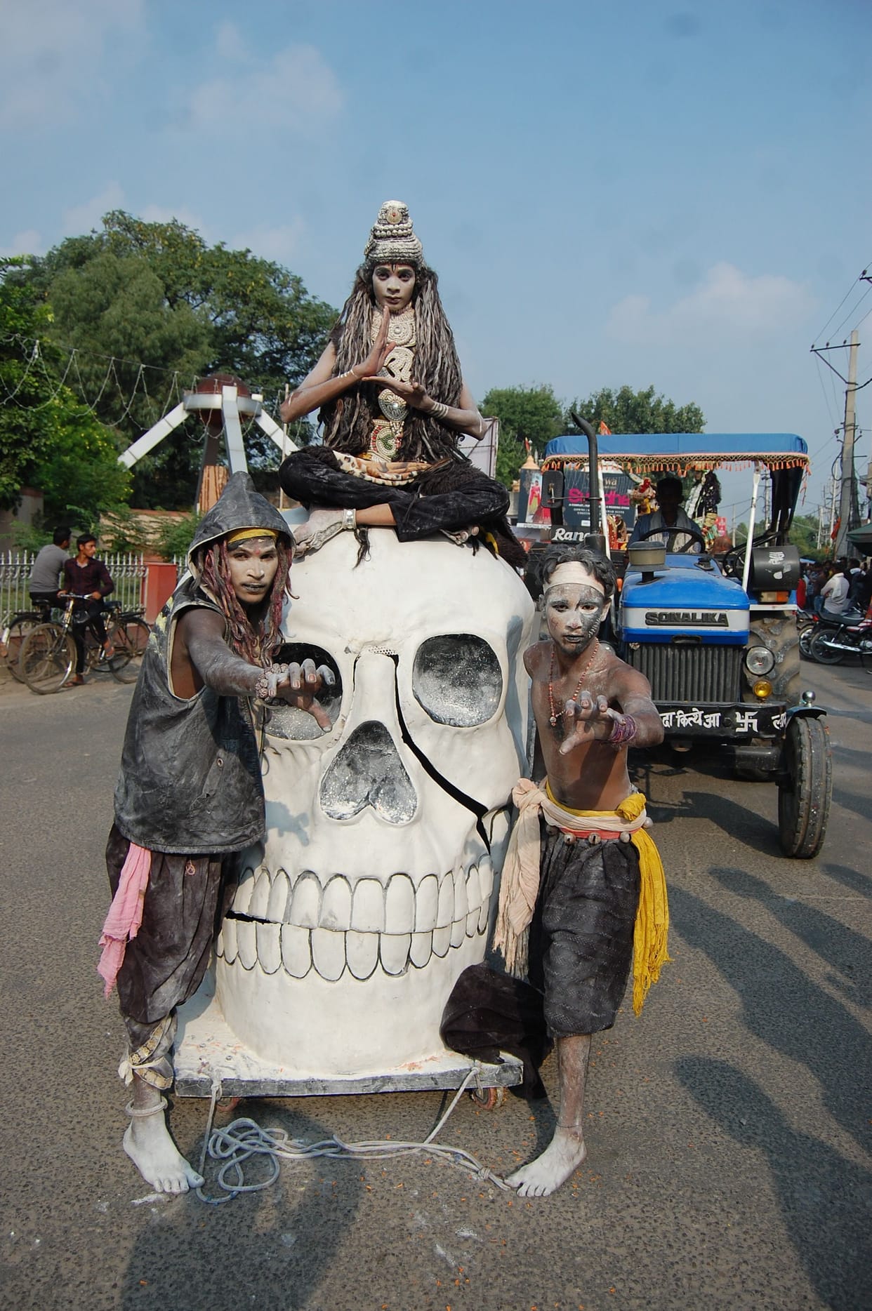 Artists mesmerized by taking out grand tableaux in the procession