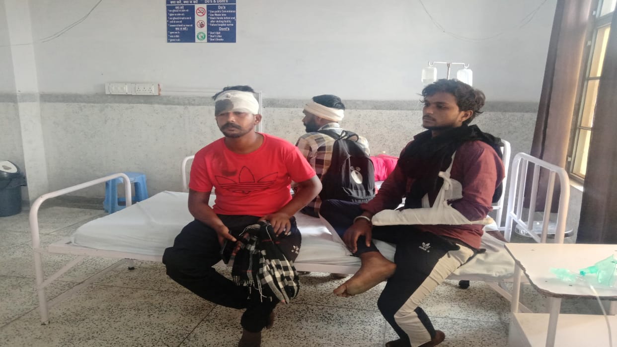 Road Accident, Tractor full of devotees overturned, 10 people including children injured.