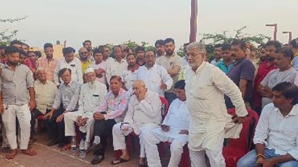 people living within 500 meters of Taj formed a joint struggle committee for the fight