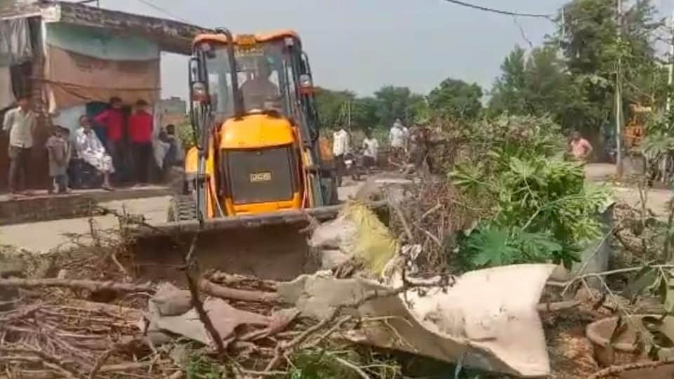 Women lying in front of bulldozer in agra revenue team went to remove possession from government land