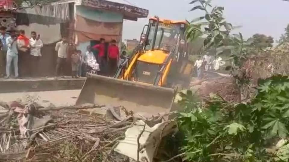 Women lying in front of bulldozer in agra revenue team went to remove possession from government land