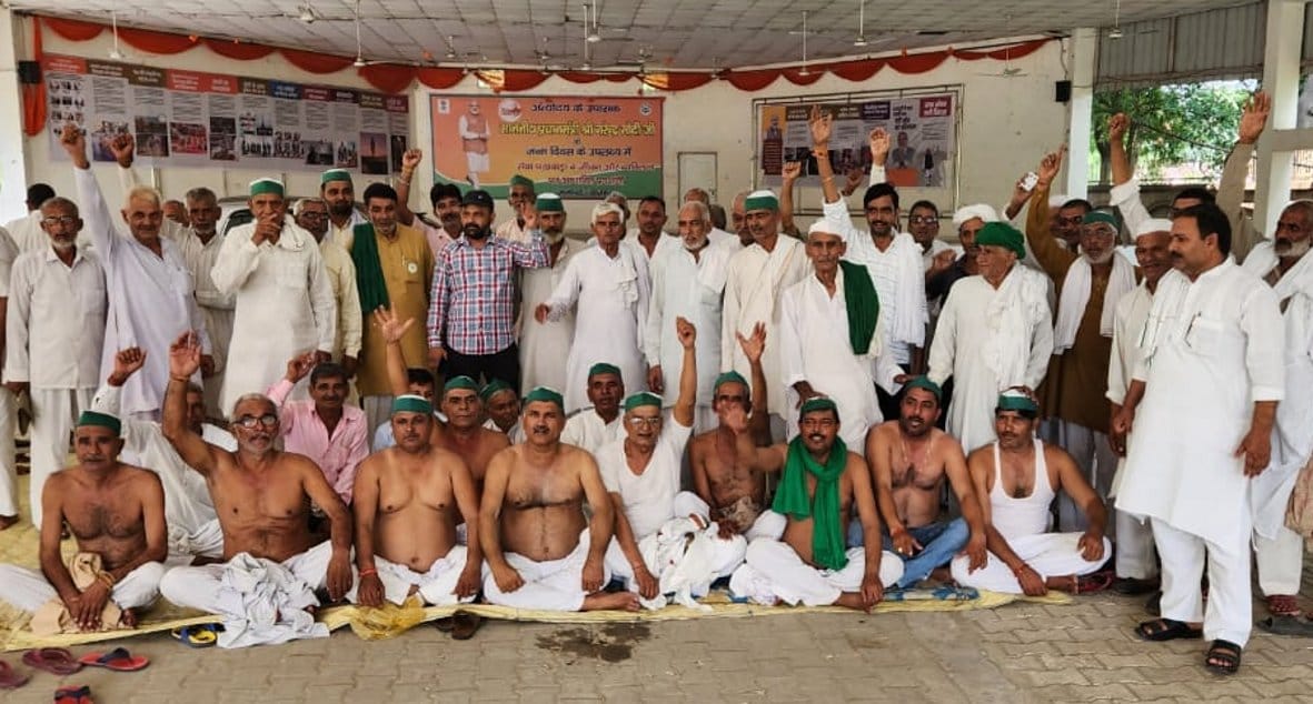 The protesting farmers performed semi-naked
